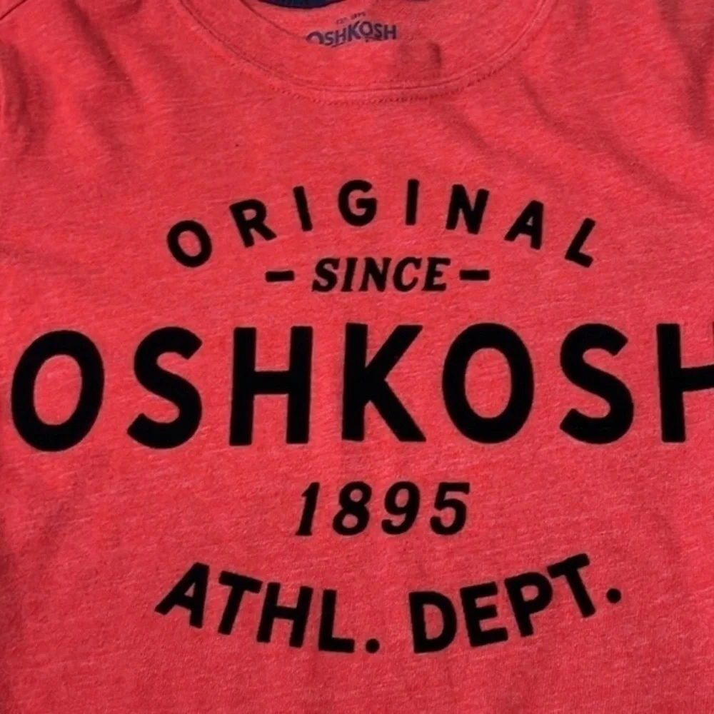Oshkosh‎ boys red size 8 T-shirt